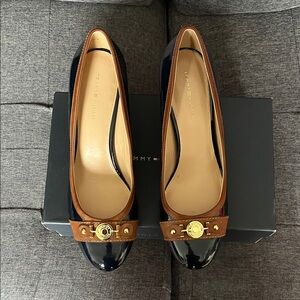Tommy Hilfiger Navy Patent and Brown Leather Heels 3 inches Gold Accent Size 10